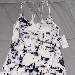 OLD NAVY NWT Ladies workout top SIZE M